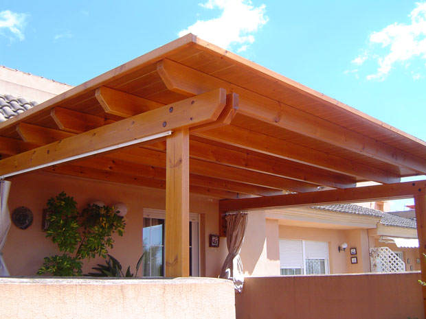 pergola-de-madera-en-atico-1