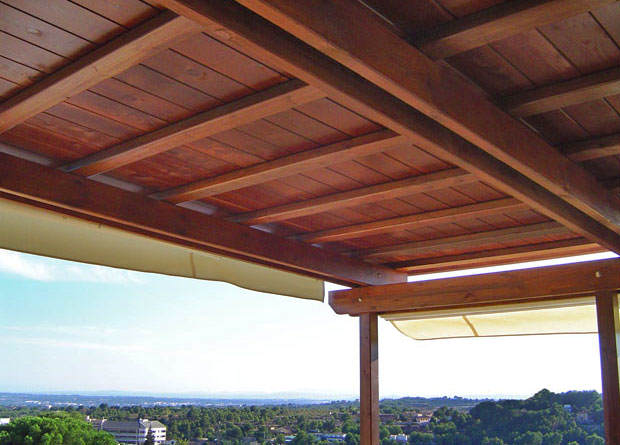 Vista de Pérgola de madera en ático