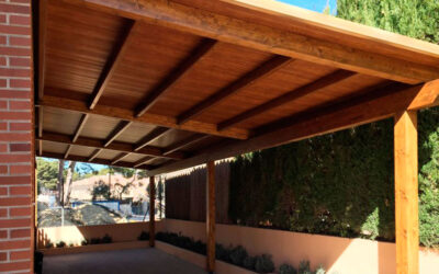 Pérgolas de madera con panel sándwich