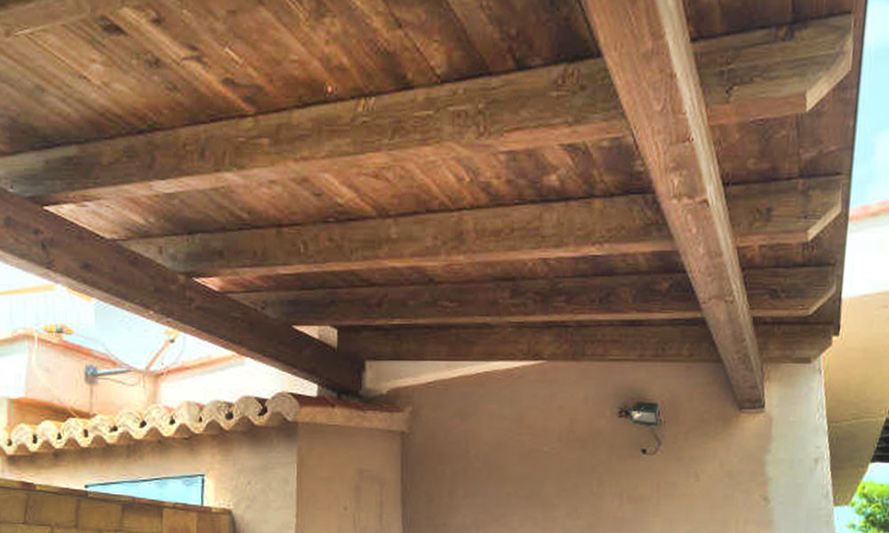 Pérgola con cubierta de madera